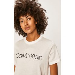 Calvin Klein - T-shirt. Szare bluzki damskie Calvin Klein, s, z nadrukiem, z bawełny, z okrągłym kołnierzem. W wyprzedaży za 139,90 zł.
