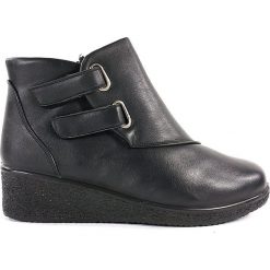 BOTKI DAMSKIE TS 311 CZA. Botki damskie T. Sokolski, ze skóry, bez obcasa, na platformie, bez zapięcia. Za 49,00 zł.