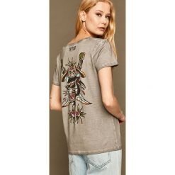 Medicine - T-shirt by Gruby Kruk, Tattoo Konwent. Szare bluzki damskie MEDICINE, s, z nadrukiem, z bawełny, bez kołnierzyka. Za 59,90 zł.