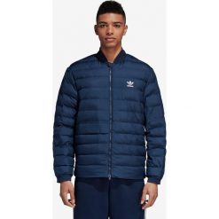 Adidas Originals SST Kurtka Niebieski. Niebieskie płaszcze męskie adidas Originals, na wiosnę, xxl, bez wzorów, z poliesteru, bez kaptura. Za 688,95 zł.