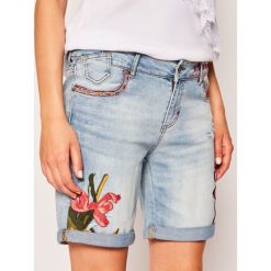 Szorty jeansowe Desigual Bonhai 20SWDD48. Niebieskie szorty damskie Desigual, bez wzorów, z elastanu. W wyprzedaży za 299,00 zł.
