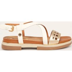 Wrangler - Sandały. Białe klapki damskie Wrangler, bez wzorów, ze skóry ekologicznej, bez obcasa, na obcasie. Za 249,90 zł.