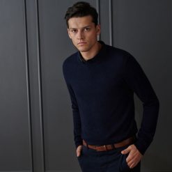 Sweter z wełną merino - Granatowy. Niebieskie swetry klasyczne męskie marki Reserved, l, z wełny. Za 139,99 zł.