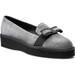 Półbuty SOLO FEMME - 28304-01-E37/000-03-00 Szary. Szare półbuty damskie Solo Femme, bez wzorów, ze skóry, eleganckie, bez obcasa, na koturnie, bez zapięcia. W wyprzedaży za 169,00 zł.