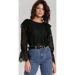Czarna Bluzka Noana. Czarne bluzki damskie Renee, s, w koronkowe wzory, z koronki, eleganckie, z okrągłym kołnierzem, z długim rękawem. Za 109,99 zł.