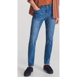 Jeansy slim z dziurami - Niebieski. Niebieskie jeansy męskie Reserved, m, bez wzorów. Za 129,99 zł.