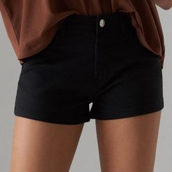 Szorty basic - Czarny. Czarne szorty damskie Mohito, bez wzorów. Za 59,99 zł.