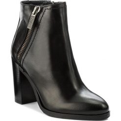 Botki TOMMY HILFIGER - DENIM Ganett 4A FW0FW01353 Black 990. Czarne botki damskie na zamek marki TOMMY HILFIGER, z bawełny. W wyprzedaży za 399,00 zł.
