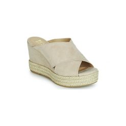 Klapki Bullboxer 175013. Brązowe klapki damskie marki Bullboxer, bez wzorów, bez obcasa. Za 179,00 zł.