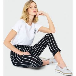 Spodnie w paski. Szare spodnie damskie Greenpoint, z elastanu. Za 79,99 zł.