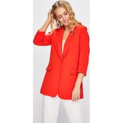 Guess Jeans - Żakiet Birgit. Czarne żakiety damskie marki Guess Jeans, s, z aplikacjami, z poliesteru. Za 589,90 zł.