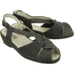 COMFORTABEL 710653-5 blau, sandały damskie. Koturny damskie Comfortabel, w paski, bez obcasa, na koturnie, z paskami. Za 219,90 zł.