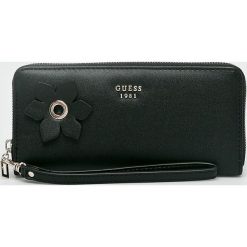 Guess Jeans - Portfel. Czarne portfele damskie Guess Jeans, z aplikacjami, z jeansu. Za 279,90 zł.