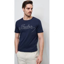 T-shirt z napisem - Granatowy. Niebieskie t-shirty damskie Reserved, s, z napisami, bez kołnierzyka. W wyprzedaży za 15,99 zł.