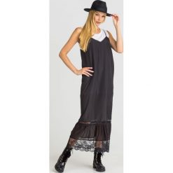 SUKIENKA TWINSET. Czarne sukienki damskie Twinset, na co dzień, w koronkowe wzory, z wiskozy, z okrągłym kołnierzem, bez rękawów, maxi, proste. Za 769,00 zł.