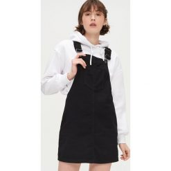 Spódnica jeansowa mini - Czarny. Czarne spódniczki damskie Cropp, s, bez wzorów, z jeansu, mini. Za 89,99 zł.