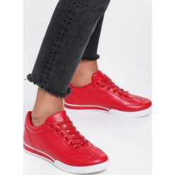 Czerwone Buty Sportowe Turning Away. Czerwone buty sportowe damskie Renee, bez wzorów, sportowe. Za 59,99 zł.