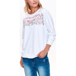 BIAŁA BLUZA DAMSKA Z NADRUKIEM KWIATOWYM. Białe bluzy z nadrukiem damskie marki Sinsay, l. Za 44,99 zł.
