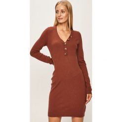Vero Moda - Sukienka. Czarne sukienki damskie Vero Moda, na co dzień, s, bez wzorów, z poliesteru, casualowe, bez kołnierzyka, z długim rękawem, długie, mini, proste. W wyprzedaży za 89,90 zł.