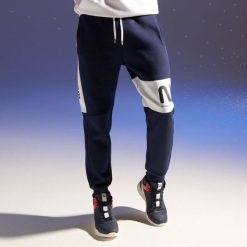 Dresowe joggery Nasa - Granatowy. Niebieskie spodnie męskie marki Cropp, s, bez wzorów, z dresówki. Za 99,99 zł.