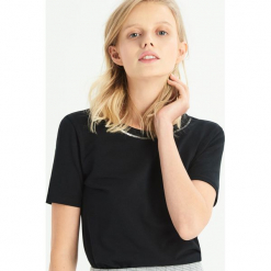 T-shirt z biżuteryjną aplikcją - Czarny. Czarne t-shirty damskie Sinsay, l. Za 24,99 zł.