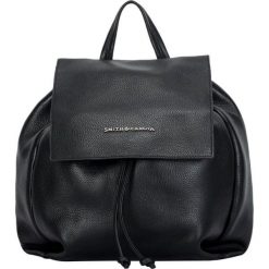 Smith & Canova plecak damski 93026 czarny. Czarne plecaki damskie Smith & Canova, bez wzorów, eleganckie. W wyprzedaży za 699,00 zł.