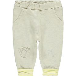 Spodnie dresowe "Peyote" w kolorze jasnozielonym. Zielone spodnie niemowlęce name it boys, z aplikacjami, z dresówki. W wyprzedaży za 35,95 zł.
