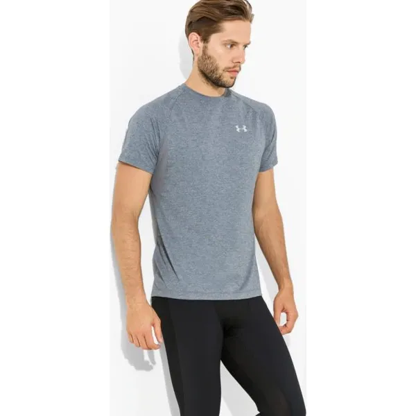 Under Armour Koszulka Ss Transp Ort Shorts , szary, rozmiar M. Szare koszulki męskie Under Armour, m, bez wzorów, z elastanu, bez kołnierzyka, bez rękawów. W wyprzedaży za 169,99 zł.