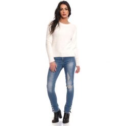 Sweter "Luise" w kolorze białym. Białe swetry damskie Scarlet Jones, l, bez wzorów, bez rękawów, bez kaptura. W wyprzedaży za 169,95 zł.