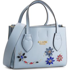 Torebka MY TWIN - Tote Piccola RS8TB7 Baby Blu 02191. Niebieskie torebki klasyczne damskie marki My Twin, bez wzorów, ze skóry ekologicznej, klasyczne, bez dodatków. W wyprzedaży za 399,00 zł.