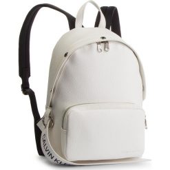 Plecak CALVIN KLEIN JEANS - Logo Banner Cp Backpack K40K400805 102. Białe torby męskie skórzane marki Calvin Klein Jeans, bez wzorów, z jeansu. Za 649,00 zł.
