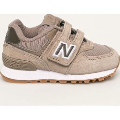 New Balance - Buty dziecięce IV574PRB. Pomarańczowe trampki chłopięce New Balance, bez wzorów, ze skóry, sportowe, z okrągłym noskiem, bez zapięcia. W wyprzedaży za 179,90 zł.