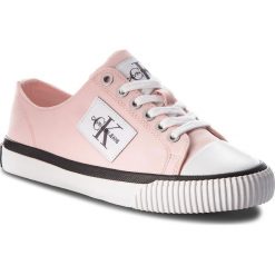Trampki CALVIN KLEIN JEANS - Ivory R0769 Chintz Rose. Różowe półbuty damskie Calvin Klein Jeans, na co dzień, bez wzorów, z jeansu, bez obcasa, na płaskiej podeszwie, bez zapięcia. W wyprzedaży za 279,00 zł.