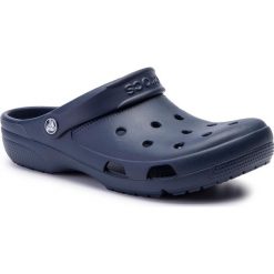 Klapki CROCS - 204151-410 Cobalt Blue. Niebieskie klapki męskie Crocs, bez wzorów, z tworzywa sztucznego. Za 109,99 zł.