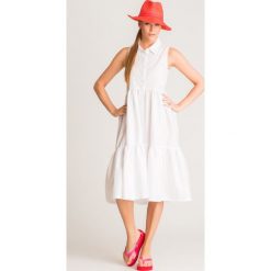 Biała sukienka Twinset U&B z kołnierzykiem - Biały. Białe sukienki damskie Twinset U&B, na imprezę, s, w paski, bez kołnierzyka, bez rękawów, midi. Za 419,50 zł.