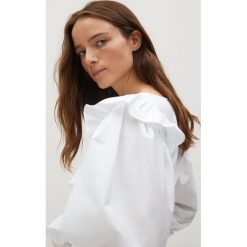 Mango - Bluzka Miravola. Białe bluzki damskie Mango, na co dzień, s, bez wzorów, z bawełny, eleganckie, z okrągłym kołnierzem, z długim rękawem. Za 119,99 zł.