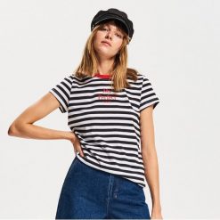 T-shirt z nadrukiem - Wielobarwny. T-shirty damskie Reserved, s, z nadrukiem, bez kołnierzyka. Za 49,99 zł.