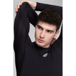 Longsleeve treningowy męski TSMLF272 - głęboka czerń. Czarne koszulki męskie termoaktywne 4f, m, bez wzorów, z materiału, bez kołnierzyka, z długim rękawem, długie. W wyprzedaży za 59,99 zł.