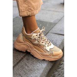 Damskie buty sportowe ERNESTINE. Brązowe buty sportowe damskie IVET, bez wzorów, z tkaniny, eleganckie. W wyprzedaży za 69,00 zł.