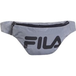 Saszetka nerka FILA - Waist Bag Slim Reflective 685103 Silver Reflective J99. Szare torby męskie skórzane Fila, bez wzorów, z materiału, młodzieżowe. Za 129,00 zł.