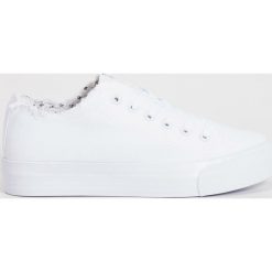 Trampki damskie slip on: Tenisówki na platformie – Biały