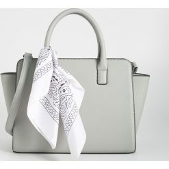 Torba city bag z apaszką - Jasny szar. Szare apaszki damskie marki Sinsay, bez wzorów. Za 79,99 zł.
