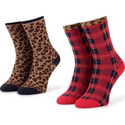 Zestaw 2 par wysokich skarpet damskich TOMMY HILFIGER - 493003001 Red 072. Czerwone skarpetki damskie TOMMY HILFIGER, bez wzorów, z elastanu. Za 49,99 zł.