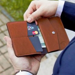 Skórzany cienki portfel męski z bilonówką SOLIER SW15 SLIM brąz - Brązowy. Pomarańczowe portfele męskie Solier, bez wzorów, ze skóry. Za 74,99 zł.