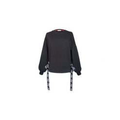 Czarna bluza damska z szerokimi taśmami. Czarne bluzy damskie Bien fashion, s, bez wzorów, bez rękawów, bez kaptura. Za 109,85 zł.