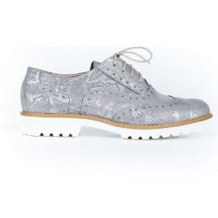 Wężowe półbuty oksfordki - skóra naturalna - model 258 - kolor szary wąż. Szare półbuty damskie Zapato, bez obcasa, bez zapięcia. W wyprzedaży za 269,10 zł.