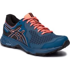 Buty ASICS - Gel-Sonoma 4 G-tx GORE-TEX 1012A191 Mako Blue/Sun Coral 400. Niebieskie buty sportowe damskie Asics, bez wzorów, ze skóry ekologicznej, sportowe, do biegania, gore-tex. W wyprzedaży za 279,00 zł.