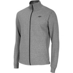4F Men's Sweatshirt NOSH4-BLM003-24M bluzy męskie szare XL. Szare bluzy męskie 4f, s, bez wzorów, z bawełny, sportowe, z golfem, bez rękawów, bez kaptura. W wyprzedaży za 99,99 zł.