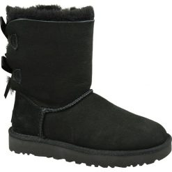 UGG Bailey Bow II 1016225-BLK. Czarne śniegowce damskie Ugg, na zimę, ze skóry, bez zapięcia. W wyprzedaży za 999,99 zł.