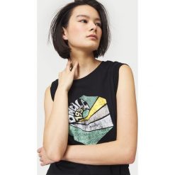 O'Neill Katie Koszulka Czarny. Czarne koszulki damskie O'Neill, xs, z nadrukiem, z bawełny, bez kołnierzyka, z krótkim rękawem. Za 137,95 zł.